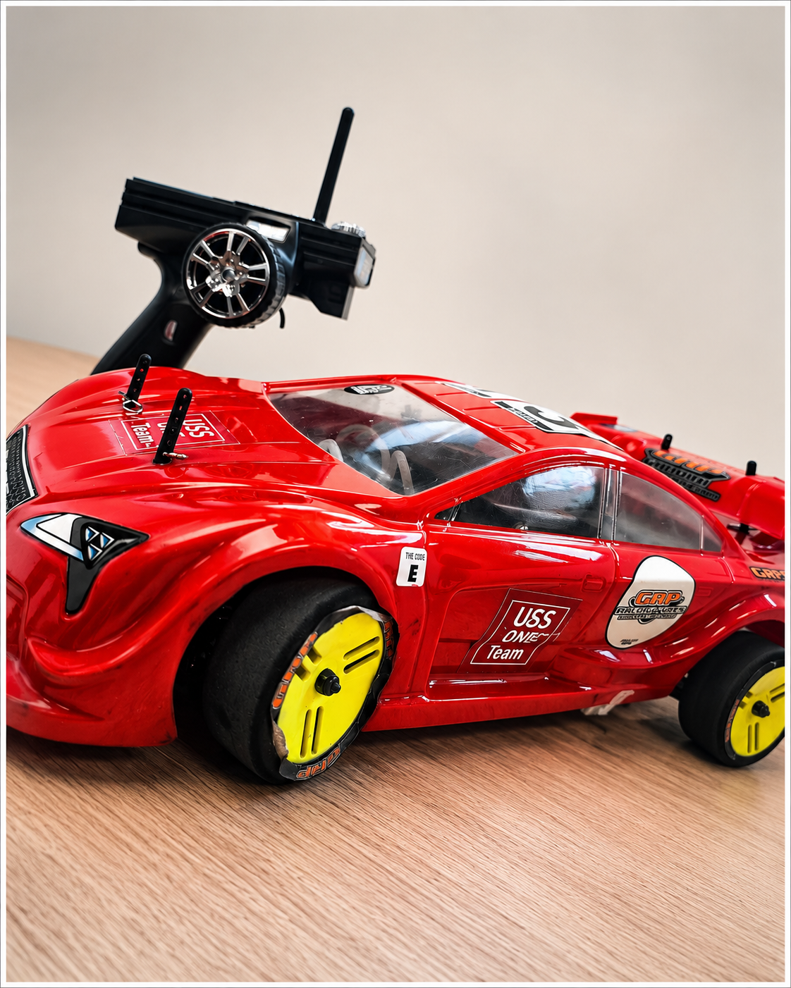 Деца в работилница с RC проект